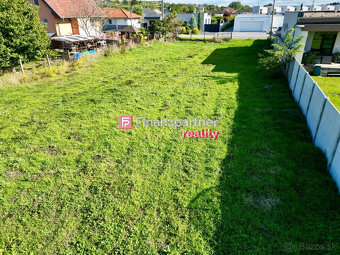 Na predaj stavebný pozemok 883 m2 so stavebným povolením - 4