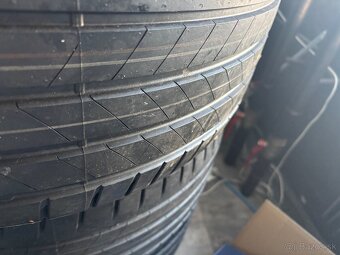 Bridgestone 255 40 R20 - 4