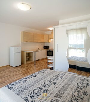 1,5 izbový zariadený byt, predzáhradka, parkovanie, RAJKA - 4