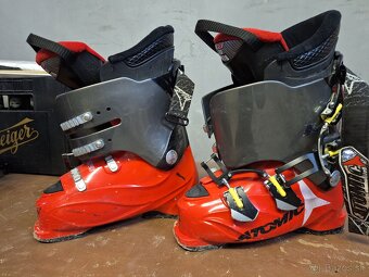 Snowboard, lyziarky - 4