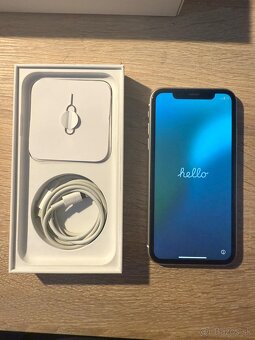 iPhone 11, Apple Watch Series 4 44mm - 4