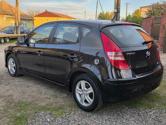 Hyundai i30 1.6 CRDi Facelift mod. 2011 Nová STK SK ŠPZ - 4
