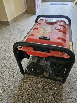 Ponúkam benzínovú elektrocentrálu značky HECHT GG3300 - 4