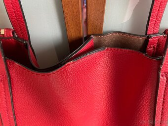 Cervena kabelka Guess - 4