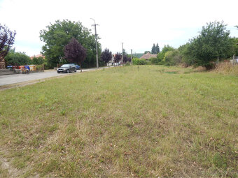 Na predaj stavebný pozemok 916 m 2 v Malých Kosihách, len 1 - 4