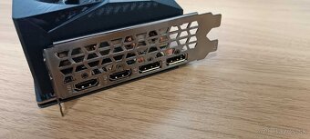 Predám GIGABYTE Radeon RX 6800 XT 16GB - 4