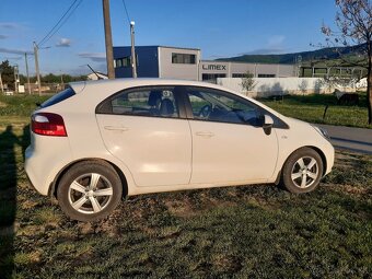 Kia Rio - 4
