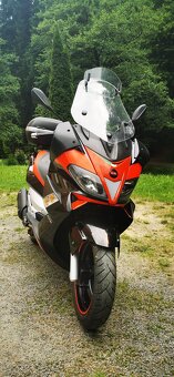 Aprilia SR MAX 125 - 4