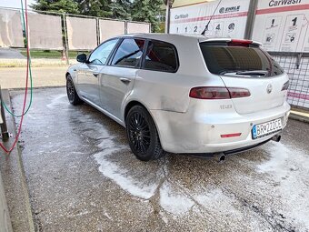 Alfa Romeo 159 2,4 jtdm 147 kw za 2300€ - 4