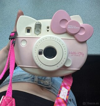 Hello Kitty Instax Mini - 4