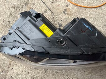 Predám práve svetlo na passat b7 čísto nove - 4