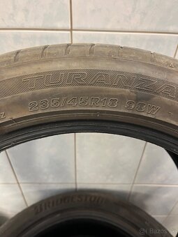 Predám 235/45R18 letné - 4