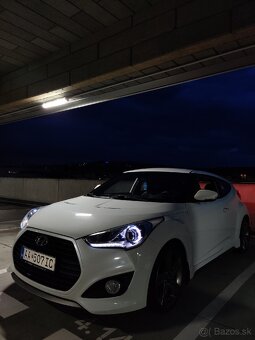 Hyundai Veloster Turbo - 4