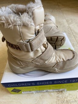 Predám dievčenské zimné topanky veľmi. 33 - 4