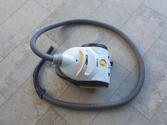 Predam Zanussi vysavac - 4