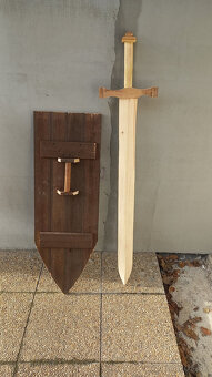 Drevený meč a štít - 4