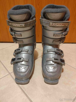 Predám lyžiarky veľkosť 6,5 /255/ - 4