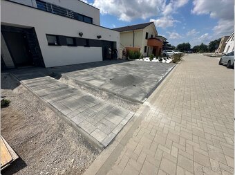 Spevnené plochy na klúč, pokládka zámkovej dlažby/obrubníkov - 4