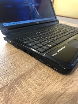 15,6" notebook Fujitsu Lifebook AH530 / 4GB/128GB TOP stav - 4