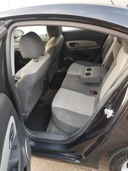 Chevrolet cruze 1, 6 benzín 83kw...rv.2010 - 4