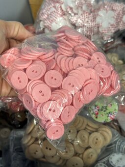 Gombíky - mix farieb, cela krabica - 4