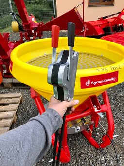 Komunálne rozmetadlo posypu a hnojiv 400 litrů - 4