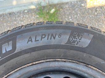 Predám plechové disky 5x112 so zimnými pneu 195/65 R15 - 4