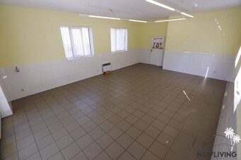 Exkluzívne na predaj polyfunkčná budova vo Vrbovom - 4