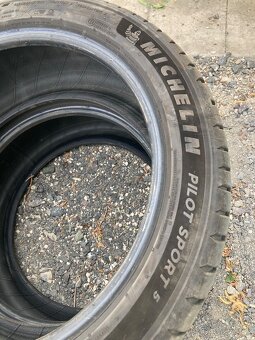 Michelin Pilot Sport 5, Pirelli P Zero 235 45 18 - 4