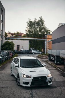 Mitsubishi Lancer Evo X - 4