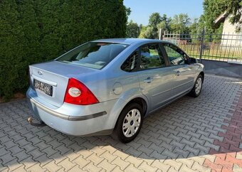 Ford Focus 1,6i Ghia Tažné Klima benzín manuál 74 kw - 4