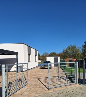 Na predaj moderný 4-izbový bungalov s presklenou terasou - 4