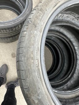 235/40r19 - 4