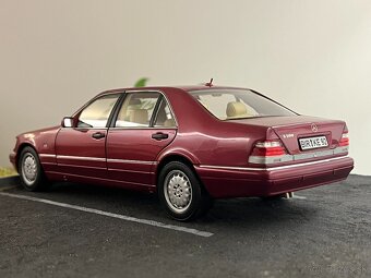 1:18 Mercedes-Benz S500 (W140) "MAMUT" - Bordová - NOREV - 4