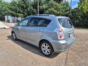 Toyota corolla verso - 4