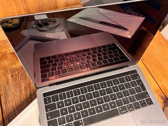 Predám MacBook Pro 13" Retina, Touch Bar, Space Gray - 4