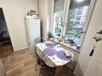 Čiastočne rekonštruovaný tehlový 2-izb byt v blízkosti centr - 4