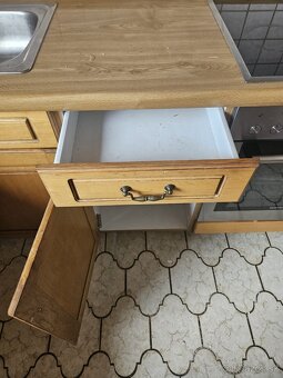 Masivní kuchyňská linka z Německa se spotřebiči - 4