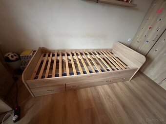 Predám posteľ so zásuvkami 90x200cm - 4