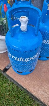 Predám 5kg originál propánovú plnú fľašu ku grilu. - 4