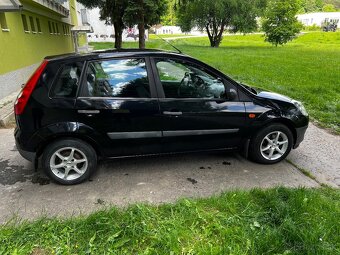 FORD FIESTA 1.3i Futura - 4