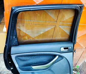 Predám zadné pravé dvere Ford C-Max (2003-2010) - 4