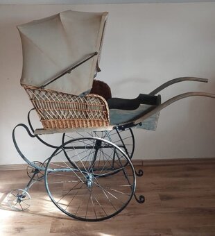 Starožitný kočárek, skládací - 4