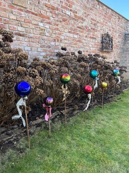 Sklenené ozdobné záhradné gule - 4