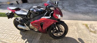 HONDA CBR 1000 RR - 4