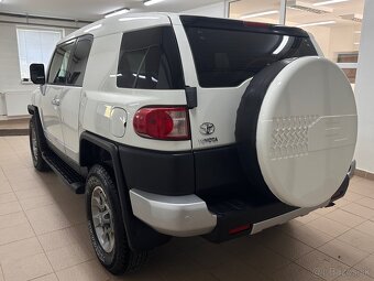 Toyota FJ Cruiser - 4