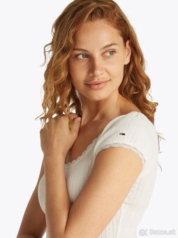 Tommy Jeans Tričko vo farbe Prírodná Biela - 4