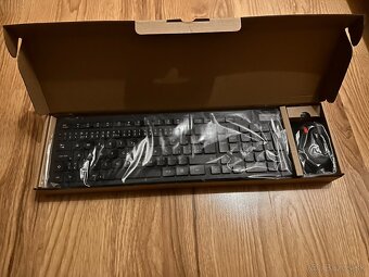 LENOVO  All in one ThinkCentre neo 50a 24 Gen5 - 4