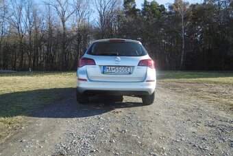 Opel Astra ST 1.7 CTDI 81kw r.v.2011 - 4