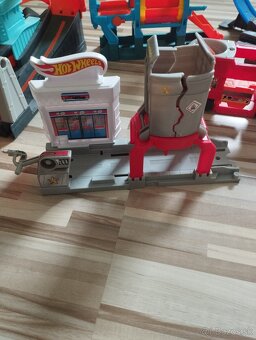 Hot wheels - 4